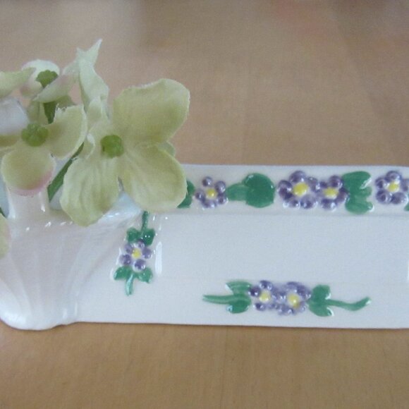 Ceramic placecard holders with basket for flowers,candies,nuts in pink & purple - Picture 10 of 11